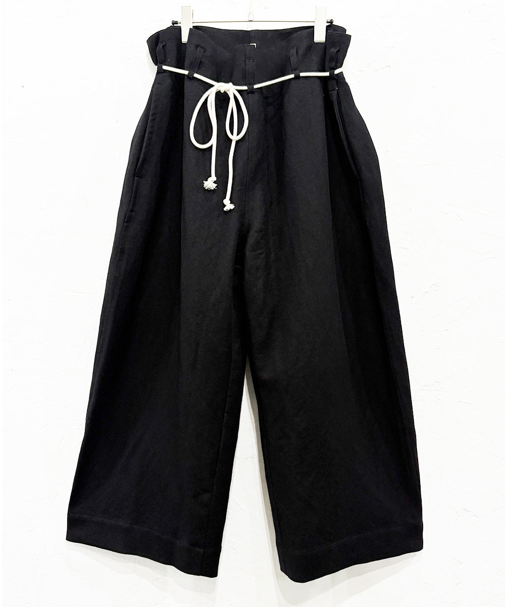 SONO - TUCKER TROUSERS BLACK | DB&BAR OFFICIAL ONLINE STORE | ソノ タッカー トラウザーズ ブラック オンライン ストア ページ 商品画像