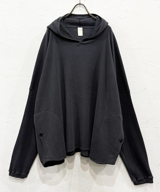 O PROJECT - WIDE FIT HOODED WAFFLE / ANTHRACITE  ONLINE STORE PAGE | オー プロジェクト - ワイドフィット フーデッド ワッフル / アンスラサイト オンライン ストア ページ 商品画像