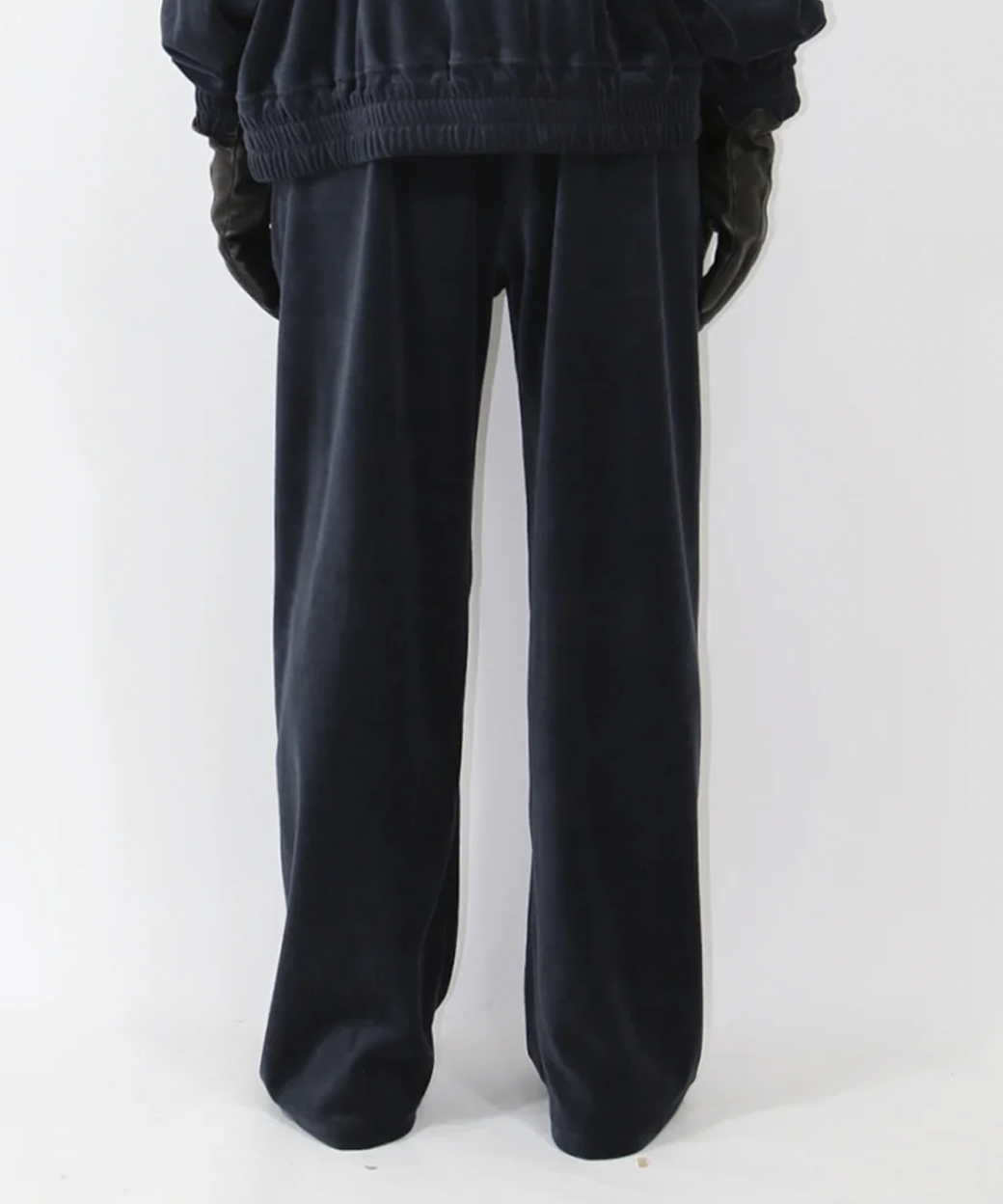ANDER - VELOUR TUCK PANTS / STEEL NAVY
