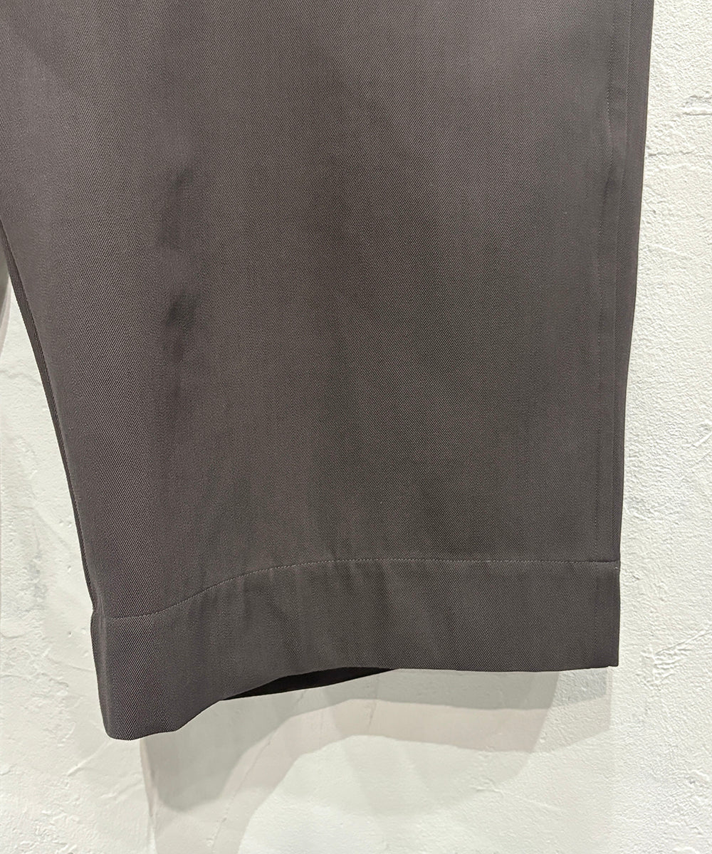 SONO - TUCKER TROUSERS SLATE | DB&BAR OFFICIAL ONLINE STORE | ソノ タッカー トラウザーズ スレート オンライン ストア ページ 商品画像