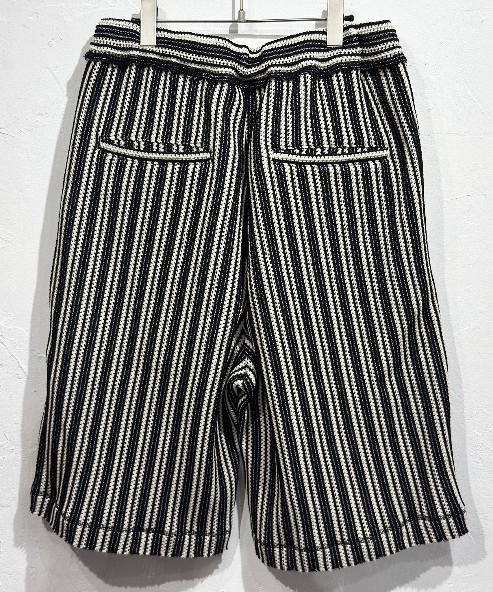 CURRENTAGE - TEXTURED STRIPE KNIT SHORTS / BLACK×NATURAL