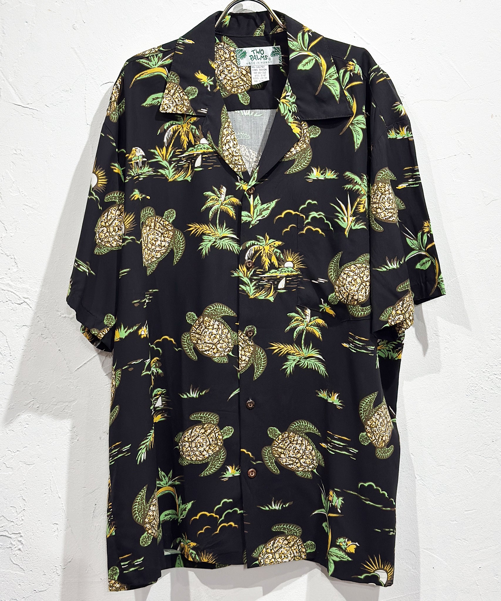 TWO PALMS - RAYON HAWAIIAN SHIRTS “TURTLE” | DB&BAR OFFICIAL ONLINE STORE | トゥー パームス レーヨン ハワイアン シャツ タートル オンライン ストア ページ
1回のご注文が税込10,000円以上のお買い物は送料無料
中目黒セレクトショップ 商品画像