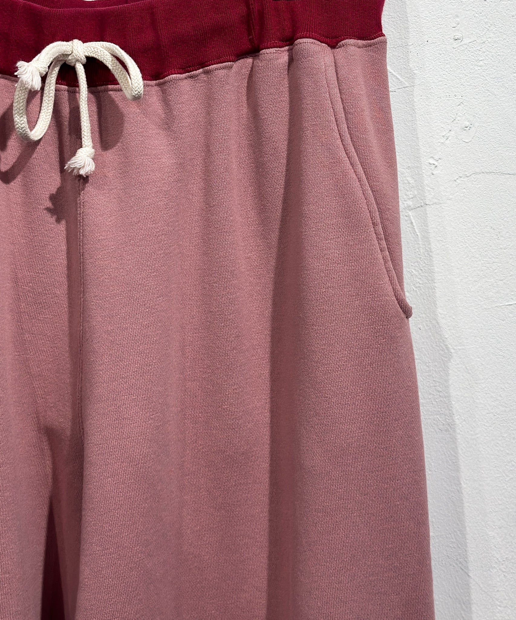 ANDER - SIDE SEAMLESS SWEAT PANTS / FADE RED×SCARLET ONLINE STORE PAGE | アンダー - サイド シームレス スウェット パンツ レッド オンライン ストア ページ
1回のご注文が税込10,000円以上のお買い物は送料無料
中目黒セレクトショップ 商品画像