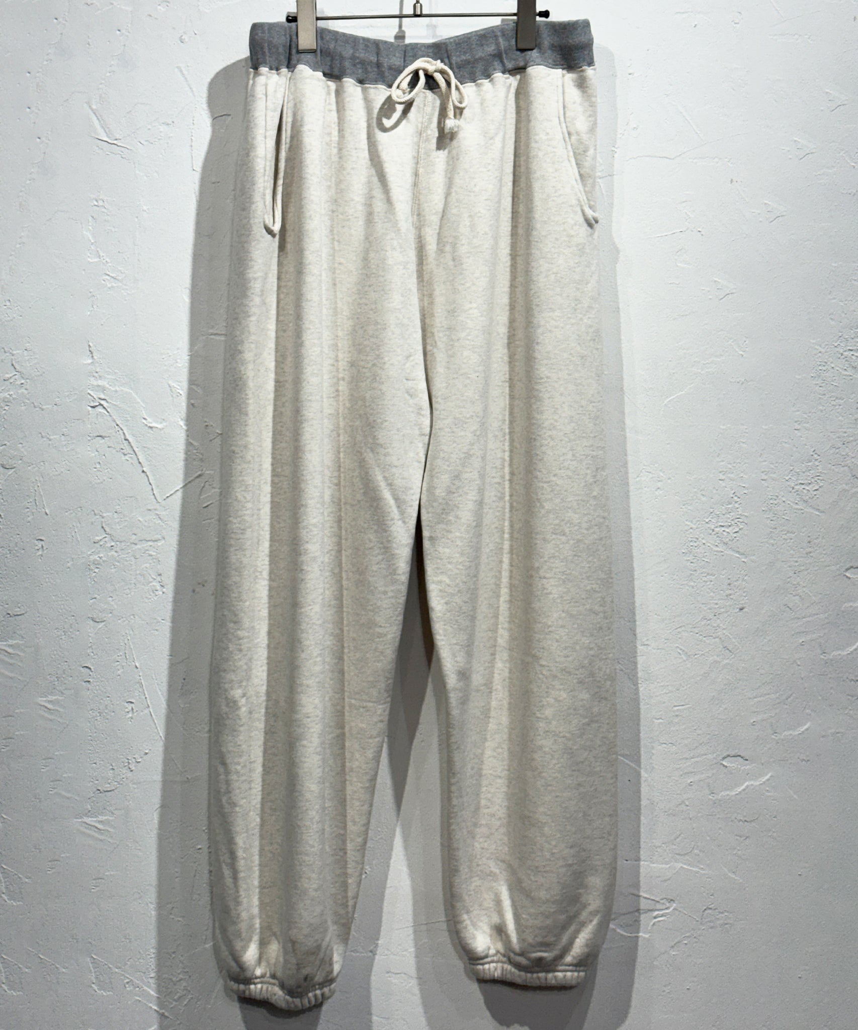ANDER - SIDE SEAMLESS SWEAT PANTS / OATMEAL×HEATHER ONLINE STORE PAGE | アンダー - サイド シームレス スウェット パンツ オートミール オンライン ストア ページ
1回のご注文が税込10,000円以上のお買い物は送料無料
中目黒セレクトショップ 商品画像