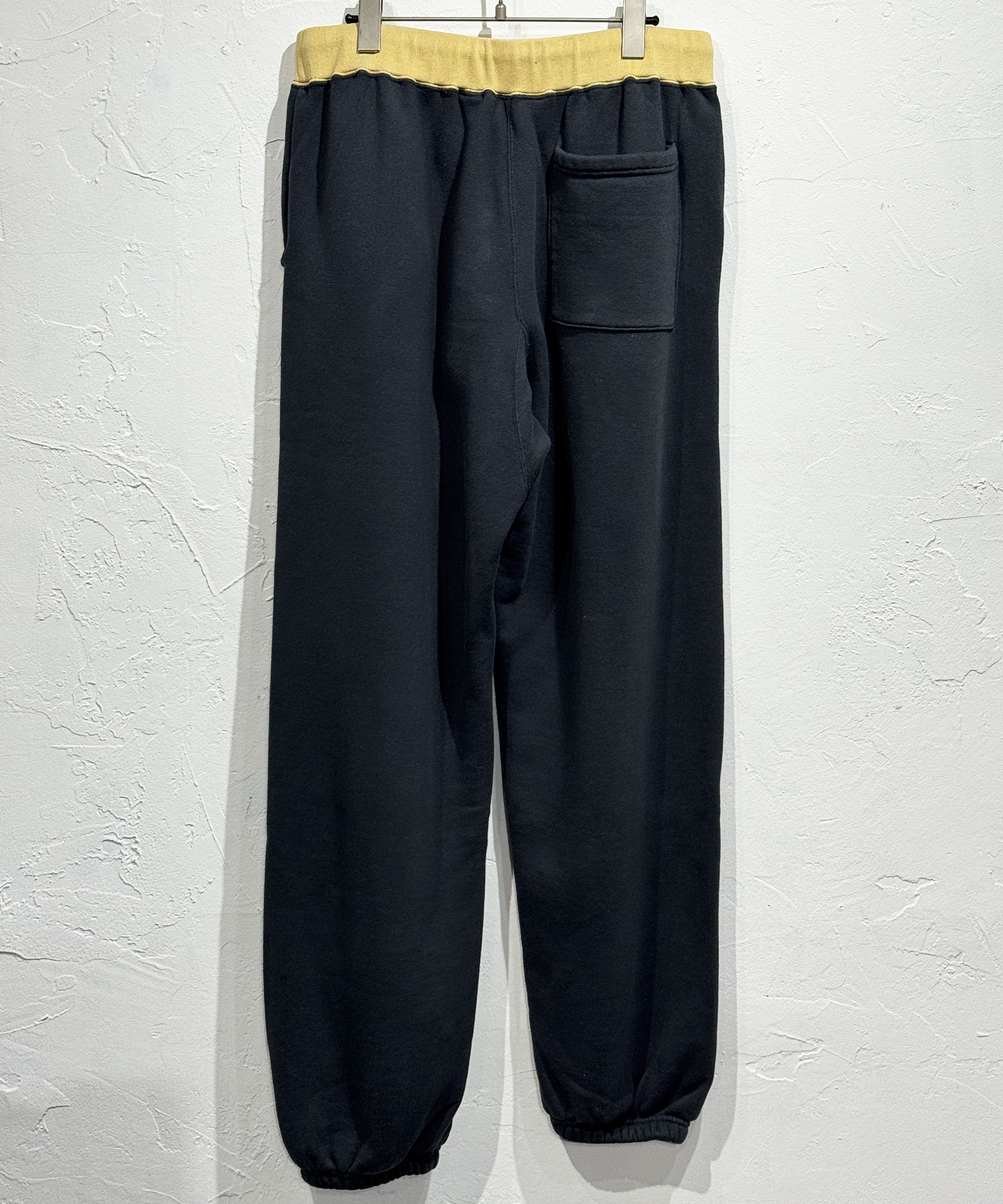 ANDER - SIDE SEAMLESS SWEAT PANTS / OFF BLACK×AGING GOLD ONLINE STORE PAGE | アンダー - サイド シームレス スウェット ブラック オンライン ストア ページ
1回のご注文が税込10,000円以上のお買い物は送料無料
中目黒セレクトショップ 商品画像
