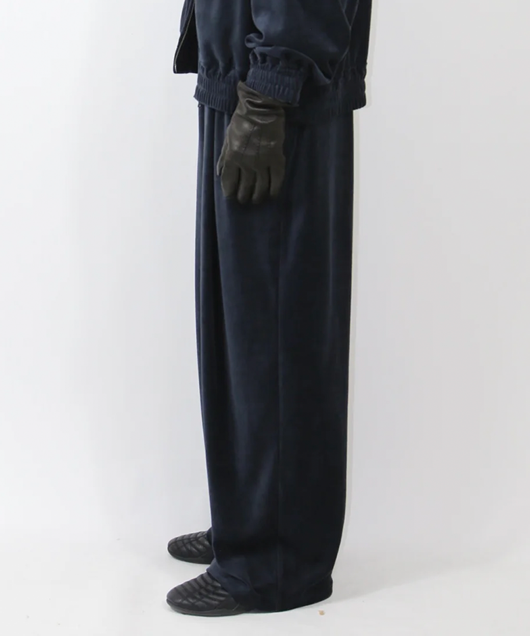 ANDER - VELOUR TUCK PANTS / STEEL NAVY