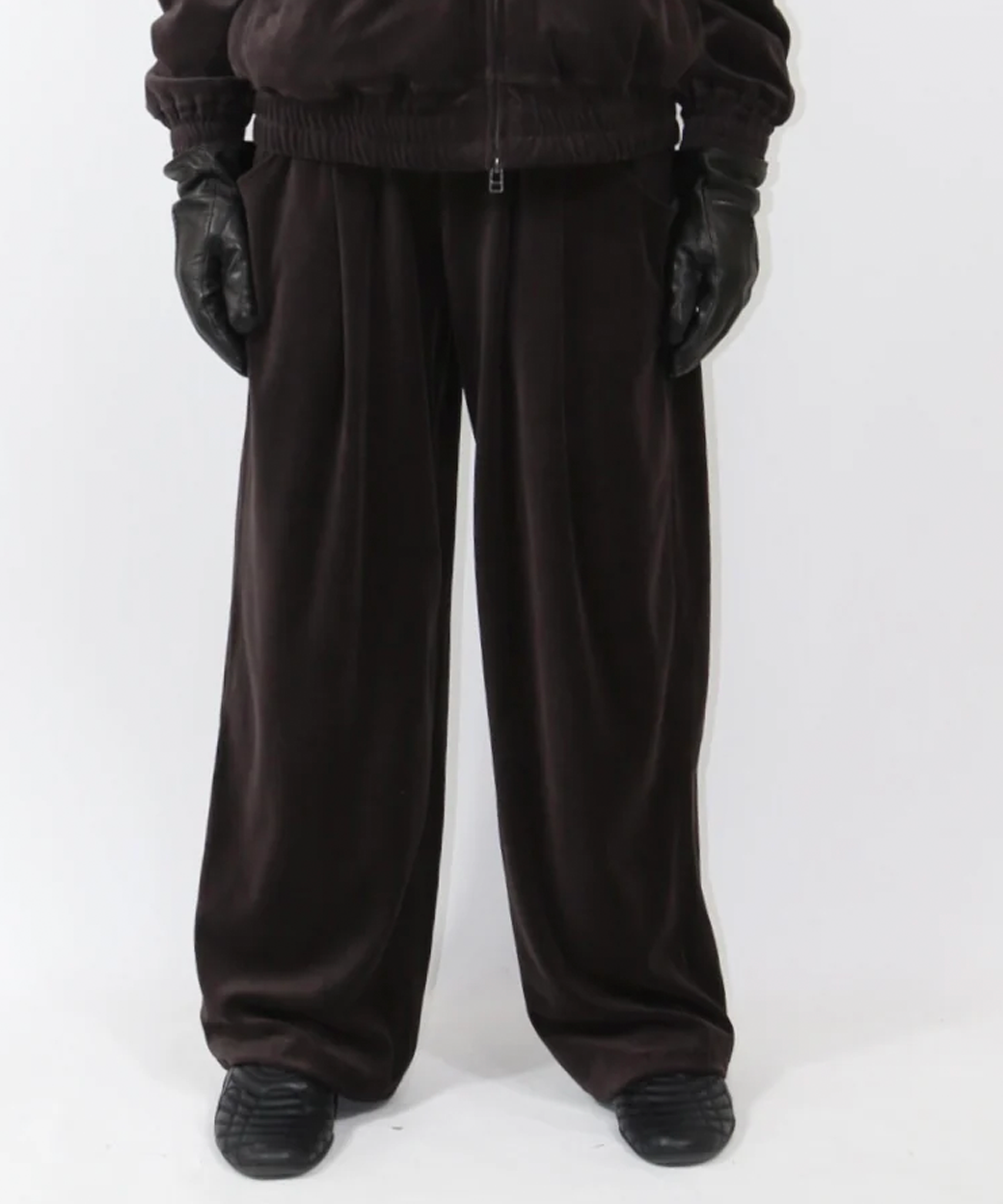 ANDER - VELOUR TUCK PANTS / SHINE BROWN