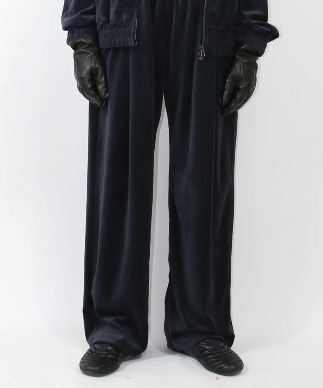 ANDER - VELOUR TUCK PANTS / STEEL NAVY