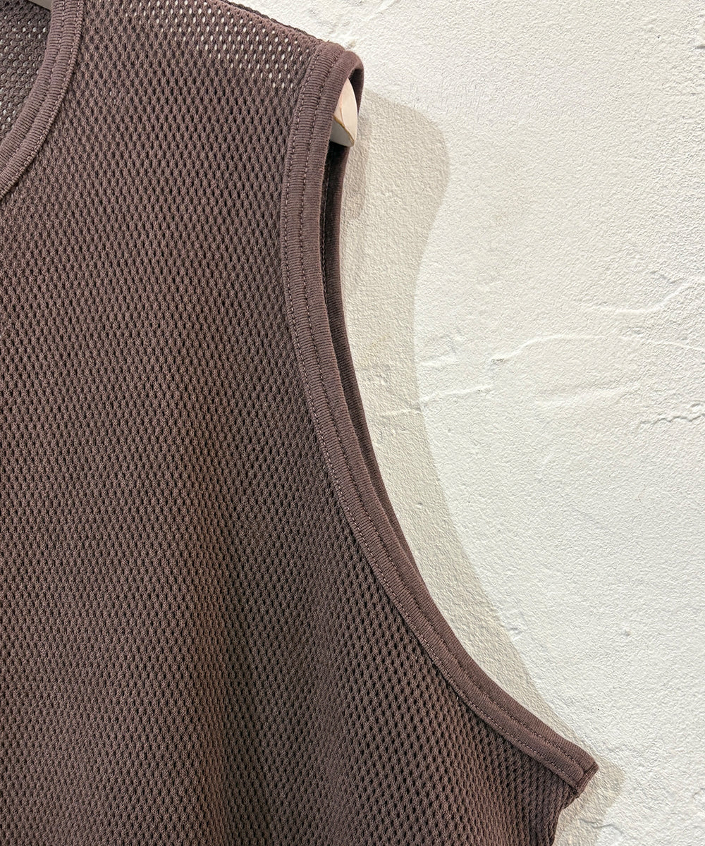 ANDER - MESH SLEEVELESS DK BROWN