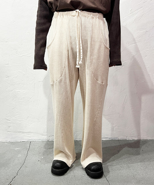 【予約商品 2024年10月末入荷予定】ANDER WAFFLE CURVY PANTS - ECRU