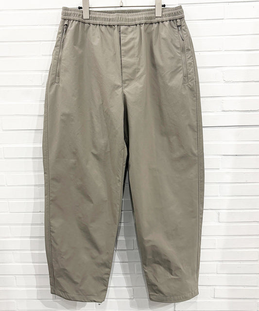 ES.1 - NYLON PANTS / IT.KHAKI ONLINE STORE PAGE | エスアイ - ナイロン パンツ / ライト カーキ オンライン ストア ページ 商品画像