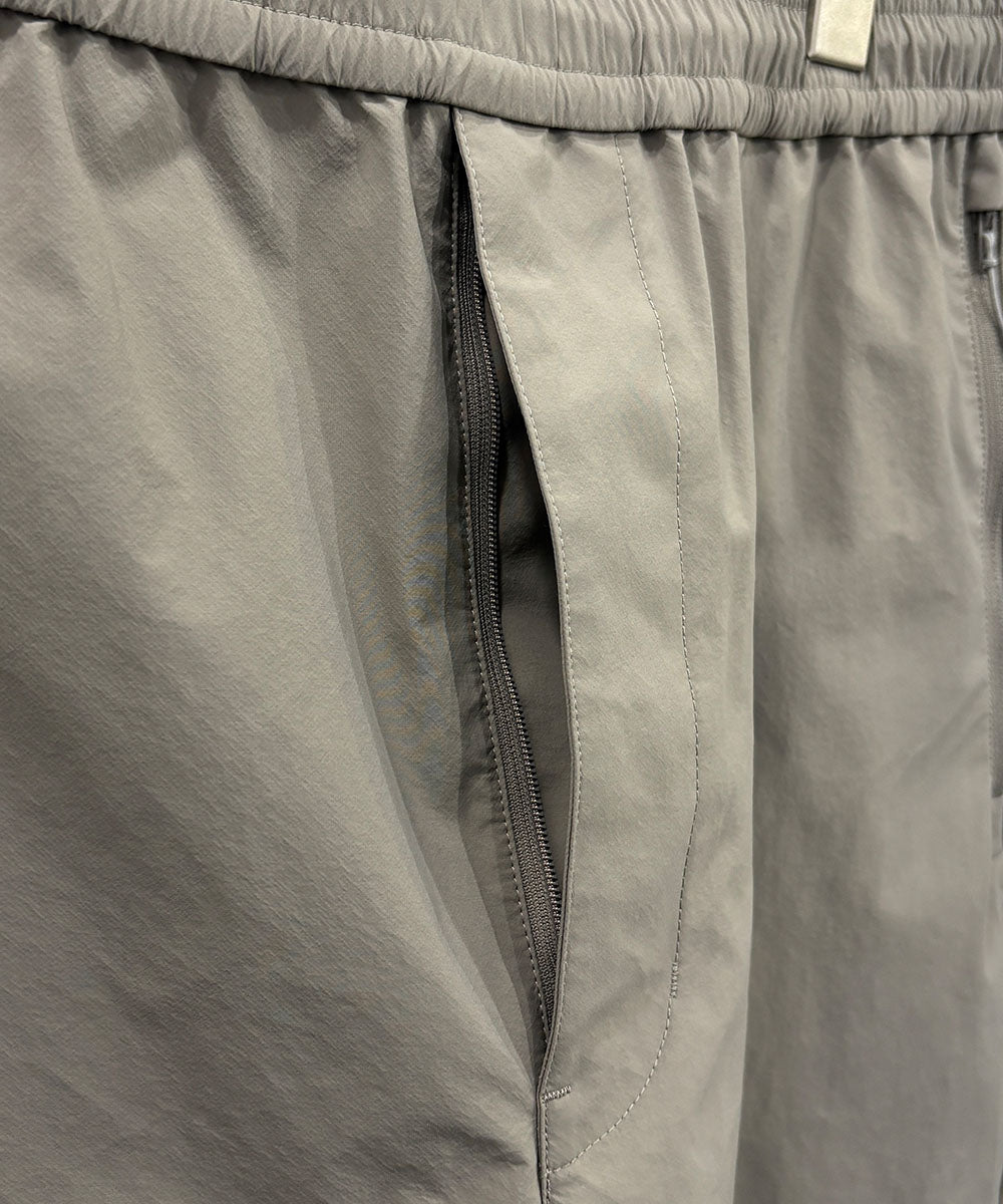 ES.1 - NYLON PANTS / IT.KHAKI ONLINE STORE PAGE | エスアイ - ナイロン パンツ / ライト カーキ オンライン ストア ページ 商品画像