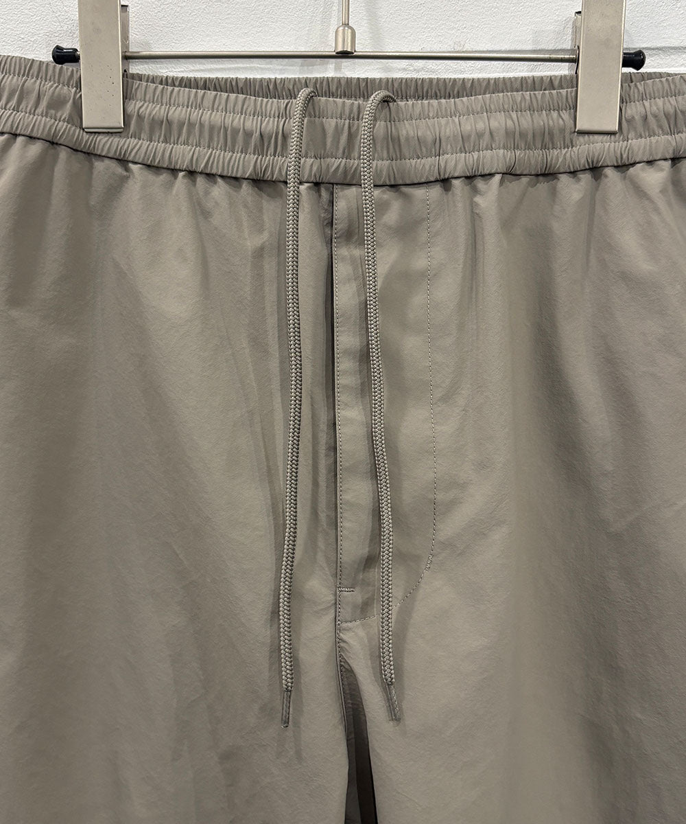 ES.1 - NYLON PANTS / IT.KHAKI ONLINE STORE PAGE | エスアイ - ナイロン パンツ / ライト カーキ オンライン ストア ページ 商品画像