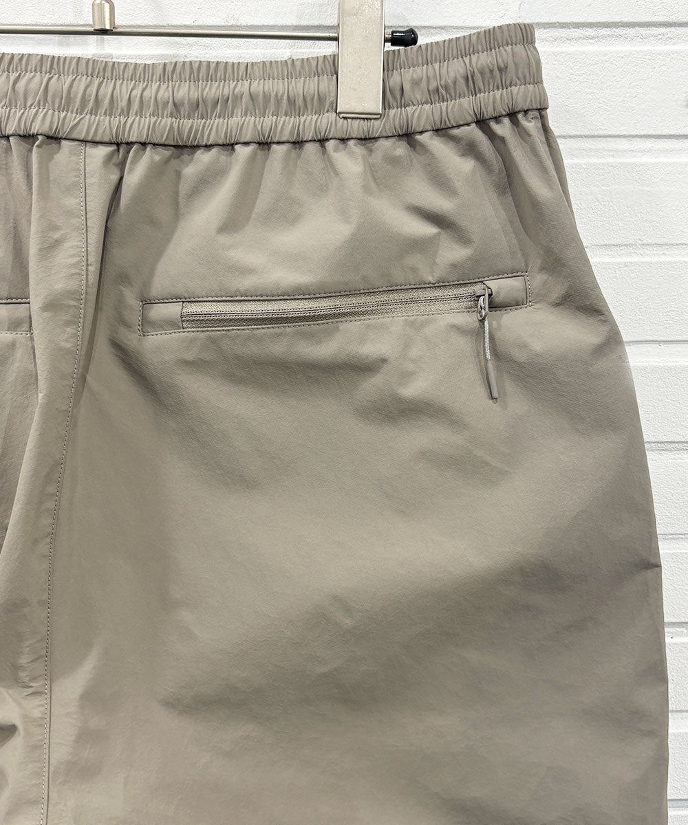ES.1 - NYLON PANTS / IT.KHAKI ONLINE STORE PAGE | エスアイ - ナイロン パンツ / ライト カーキ オンライン ストア ページ 商品画像