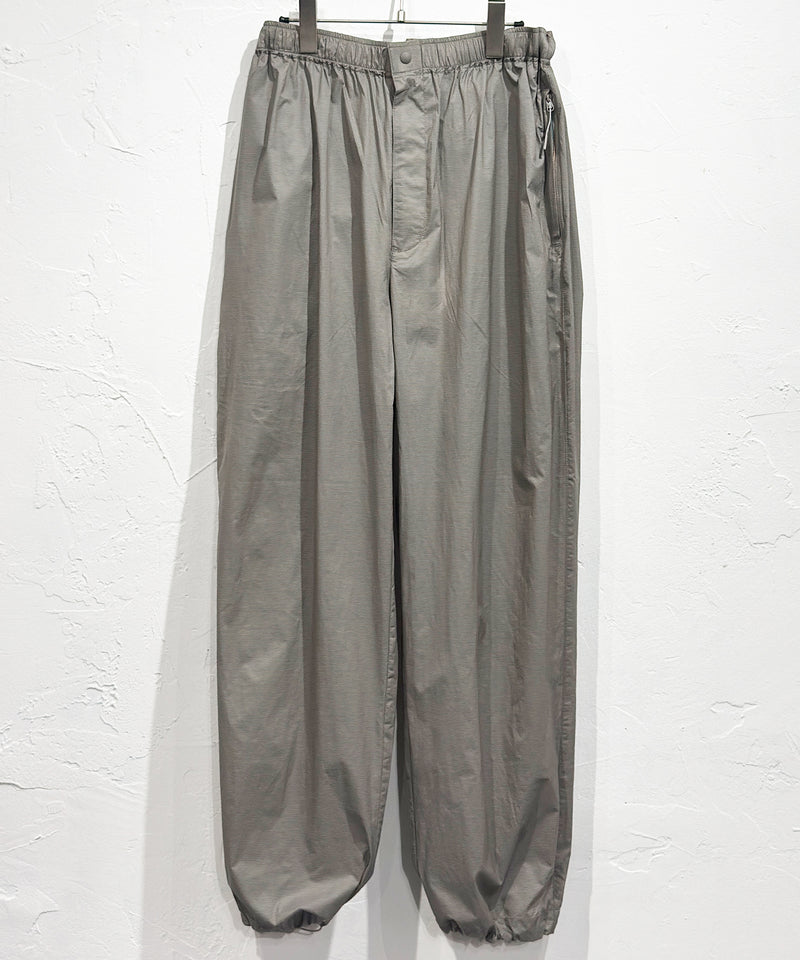 ES.1 - LIIGHT NYLON PANTS / LIGHT KHAKI ONLINE STORE PAGE | エスアイ - ライト ナイロン パンツ / ライト カーキ オンライン ストア ページ
一回のご注文が税込10,000円以上は送料無料
中目黒セレクトショップ 商品画像