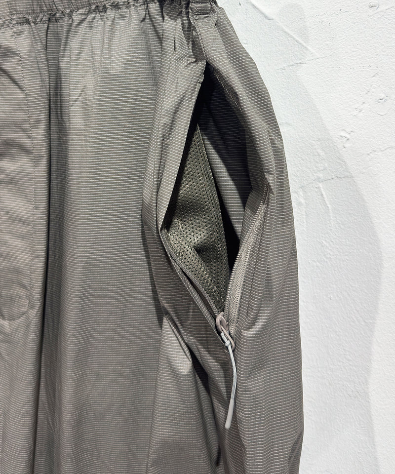 ES.1 - LIIGHT NYLON PANTS / LIGHT KHAKI ONLINE STORE PAGE | エスアイ - ライト ナイロン パンツ / ライト カーキ オンライン ストア ページ
一回のご注文が税込10,000円以上は送料無料
中目黒セレクトショップ 商品画像