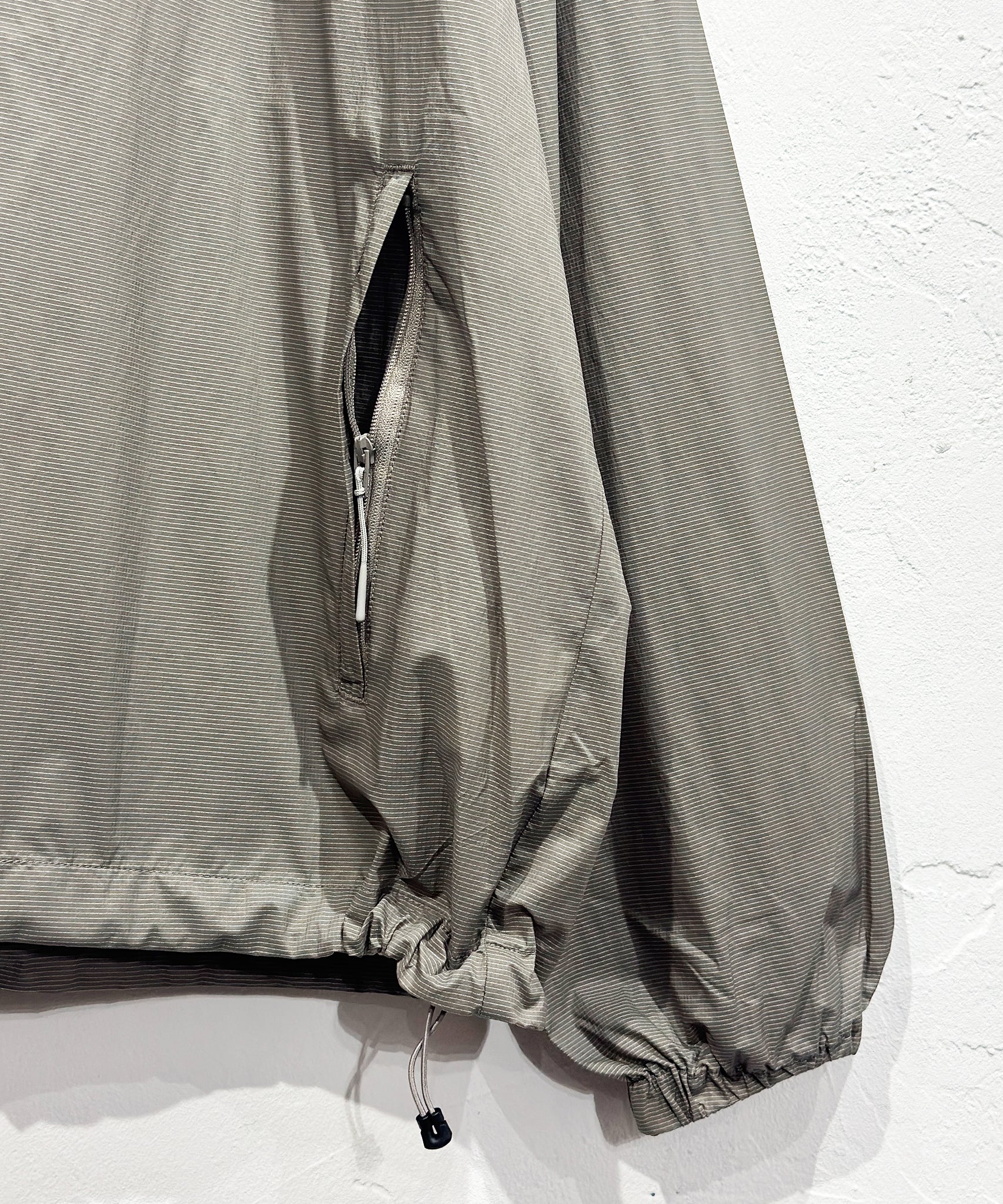 ES.1 - LIIGHT NYLON JACKET / LIGHT KHAKI ONLINE STORE PAGE | エスアイ - ライト ナイロン ジャケット / ライト カーキ オンライン ストア ページ
一回のご注文が税込10,000円以上は送料無料
中目黒セレクトショップ 商品画像