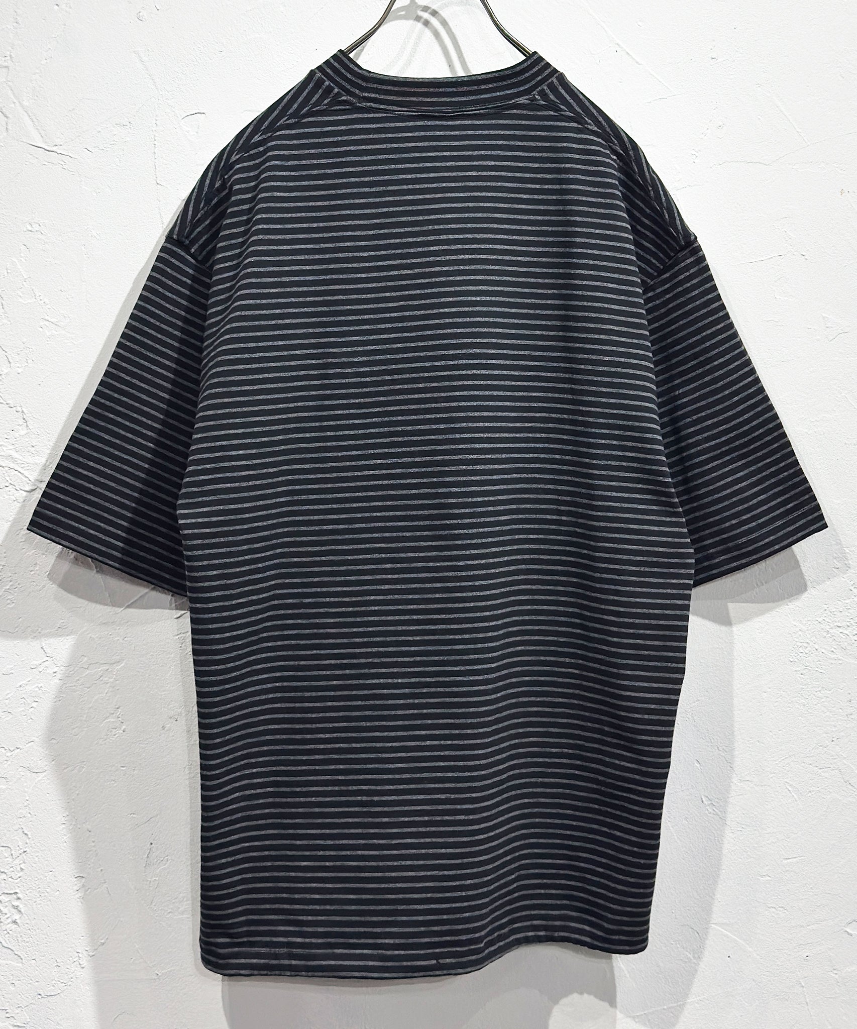 ES.1 - BORDER SS T-SHIRTS / BLACK BORDER ONLINE STORE PAGE | エスアイ - ボーダー ショートスリーブ ティーシャツ / ブラック ボーダー オンライン ストア ページ
一回のご注文が税込10,000円以上は送料無料
中目黒セレクトショップ 商品画像