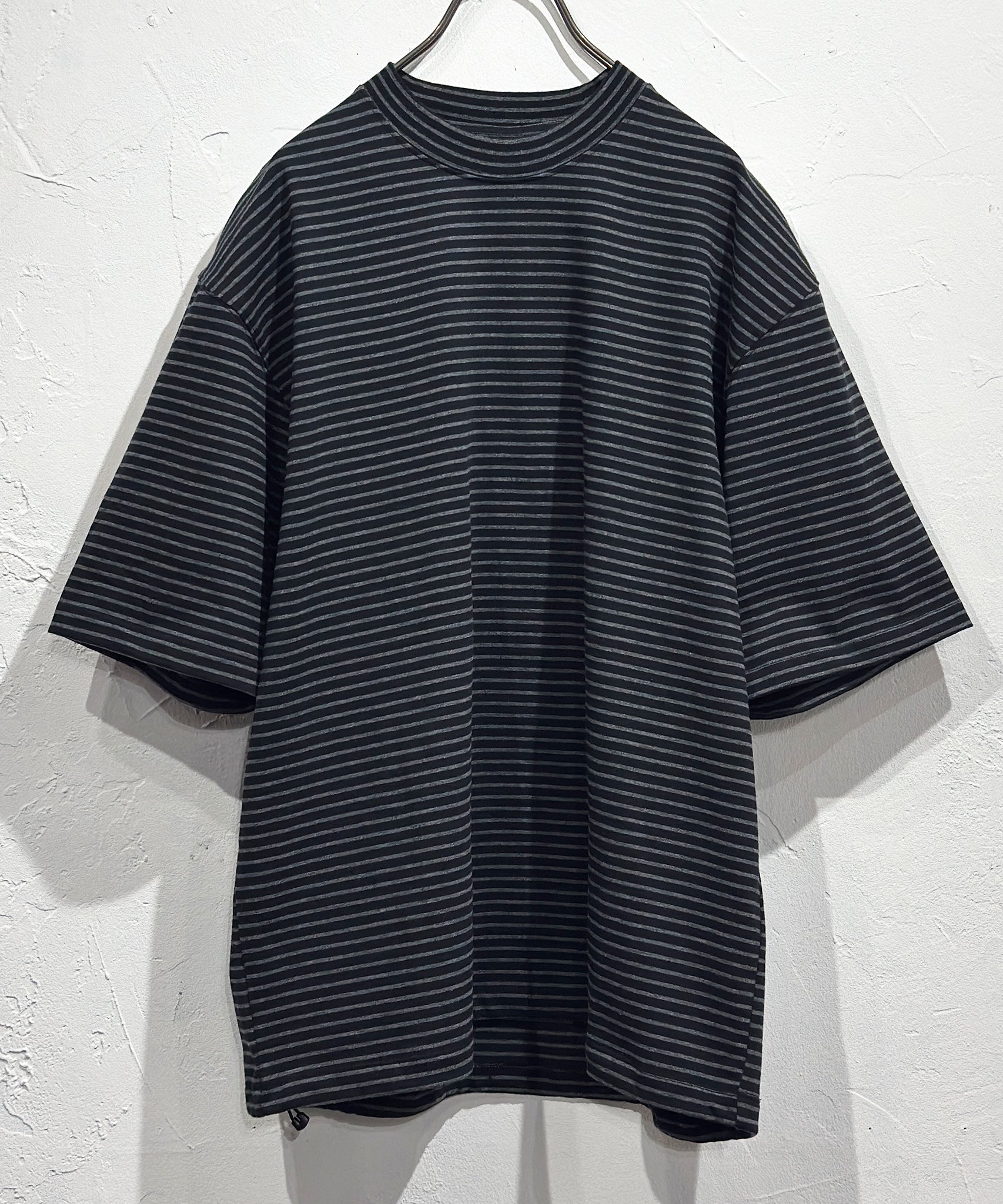ES.1 - BORDER SS T-SHIRTS / BLACK BORDER ONLINE STORE PAGE | エスアイ - ボーダー ショートスリーブ ティーシャツ / ブラック ボーダー オンライン ストア ページ
一回のご注文が税込10,000円以上は送料無料
中目黒セレクトショップ 商品画像