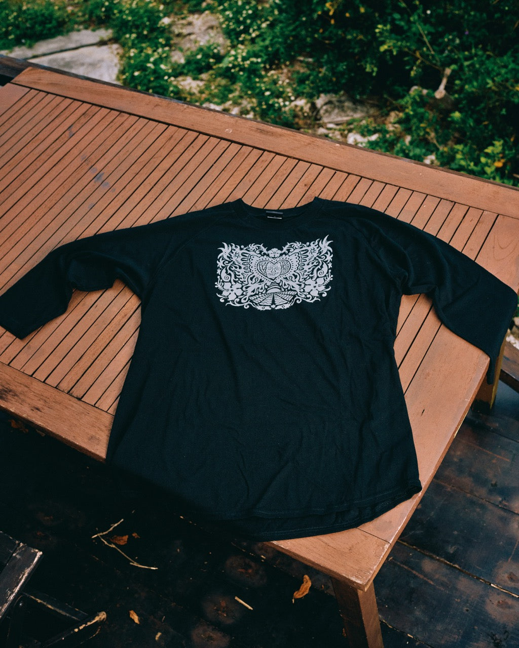 MAGOODZ 魔具ッZ -アマミチュー 【Raglan sleeve-Black】商品画像 - DB&BAR