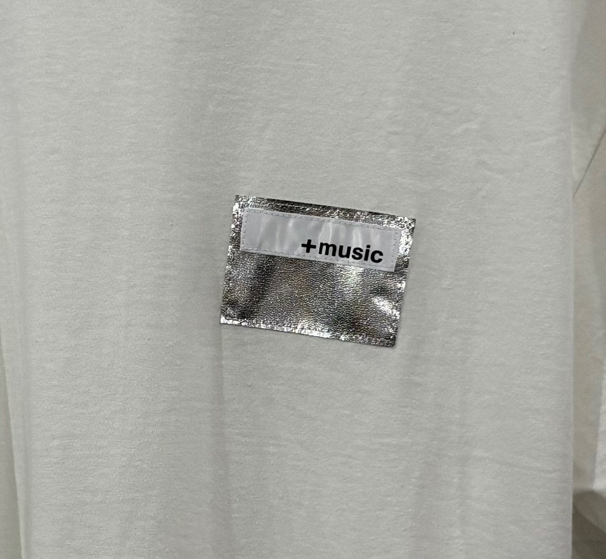 +music  Apparel “Future Nature” - Silver patch logo standard T-shirt / White ONLINE STORE PAGE | プラスミュージック アパレル “フューチャー ネイチャー” - シルバー パッチ ロゴ スタンダード ティーシャツ / ホワイト オンライン ストア ページ 商品画像