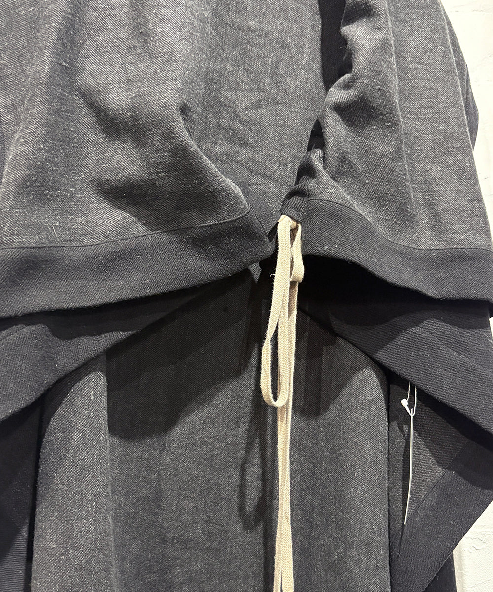 O PROJECT - WRAP BLANKET / BLACK