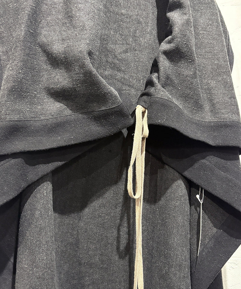 O PROJECT - WRAP BLANKET / BLACK