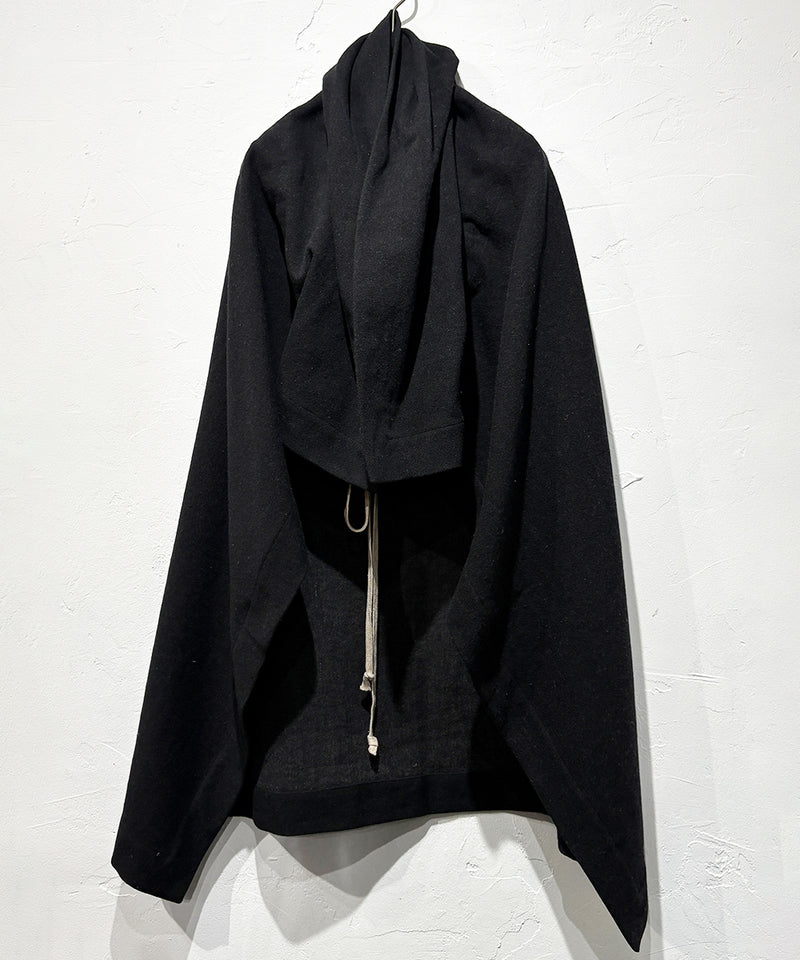 O PROJECT - WRAP BLANKET / BLACK