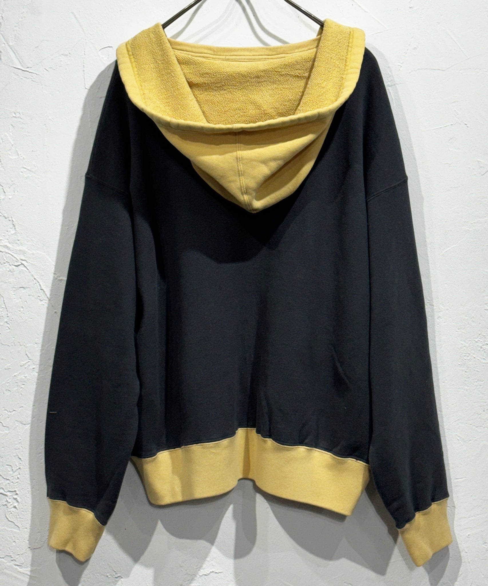 ANDER - AFTER HOODED SWEAT / OFF BLACK×AGING GOLD 商品画像 - DB&BAR