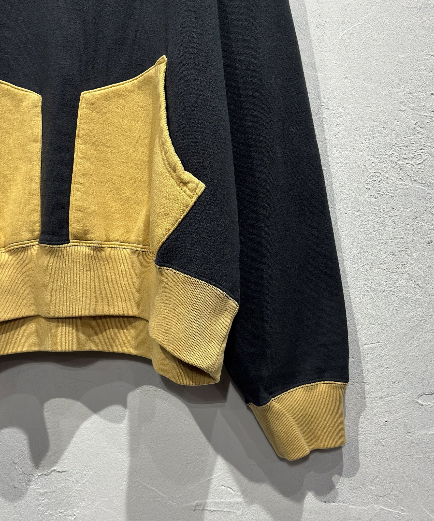 ANDER - AFTER HOODED SWEAT / OFF BLACK×AGING GOLD 商品画像 - DB&BAR