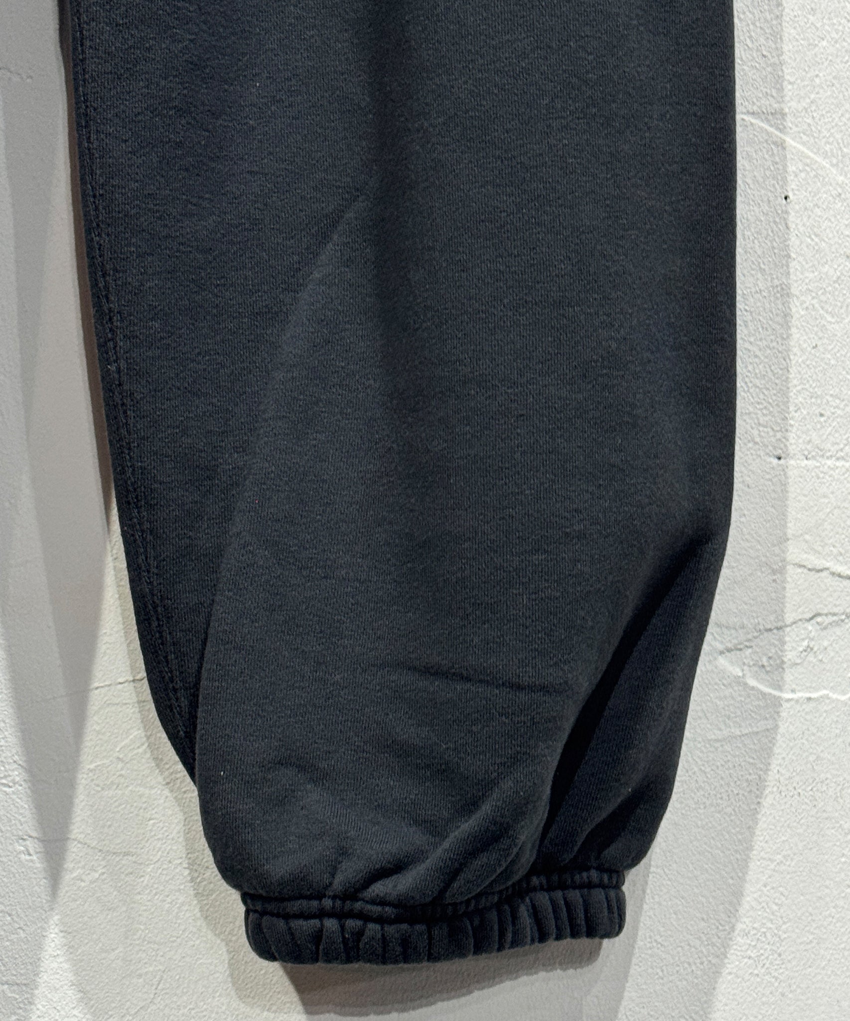 ANDER - SIDE SEAMLESS SWEAT PANTS / OFF BLACK×AGING GOLD - DB&BAR