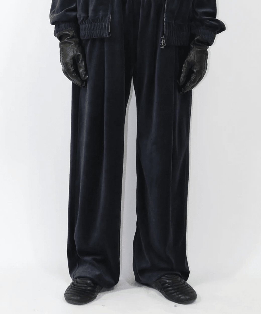 ANDER - VELOUR TUCK PANTS / STEEL NAVY 商品画像 - DB&BAR