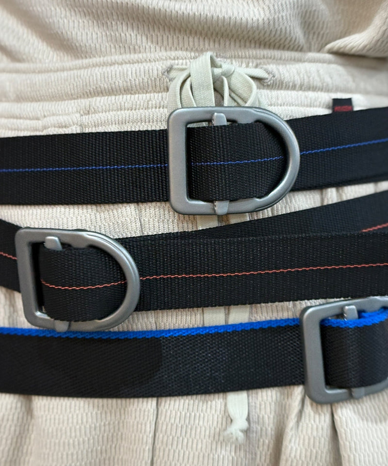 BISON DESIGNS - 38MM - LAST CHANCE™ LIGHT DUTY GUNMETAL BUCKLE / BLACK/COBALT 商品画像 - DB&BAR