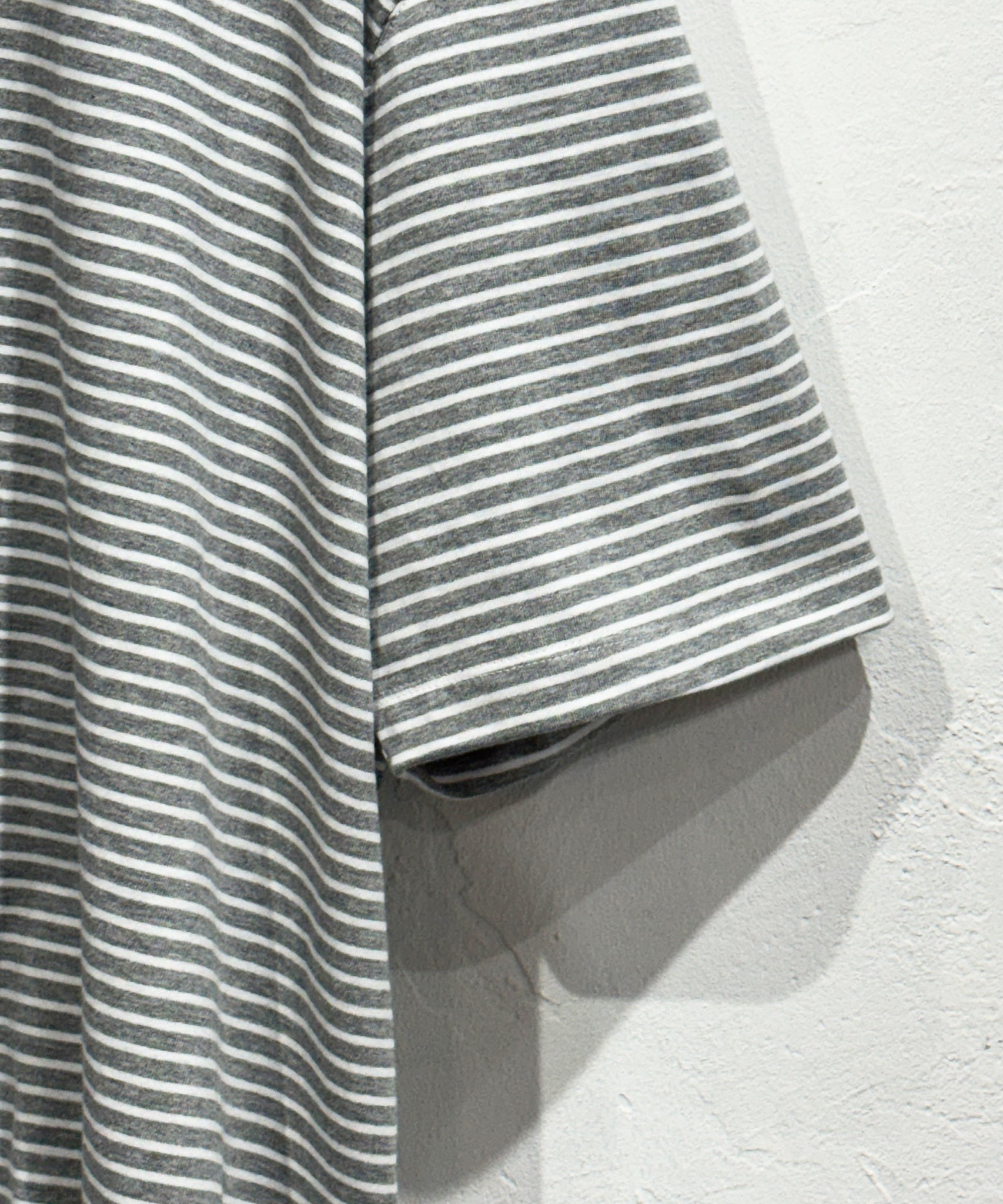 ES.1 - BORDER SS T - SHIRTS / GRAY BORDER - DB&BAR