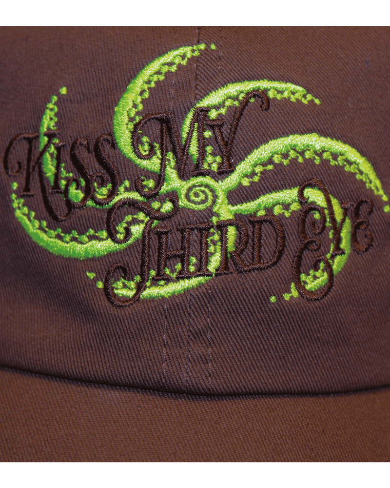 MAGOODZ 🔯 魔具ッZ - Kiss My Third Eye Embroidered Cap 商品画像 - DB&BAR