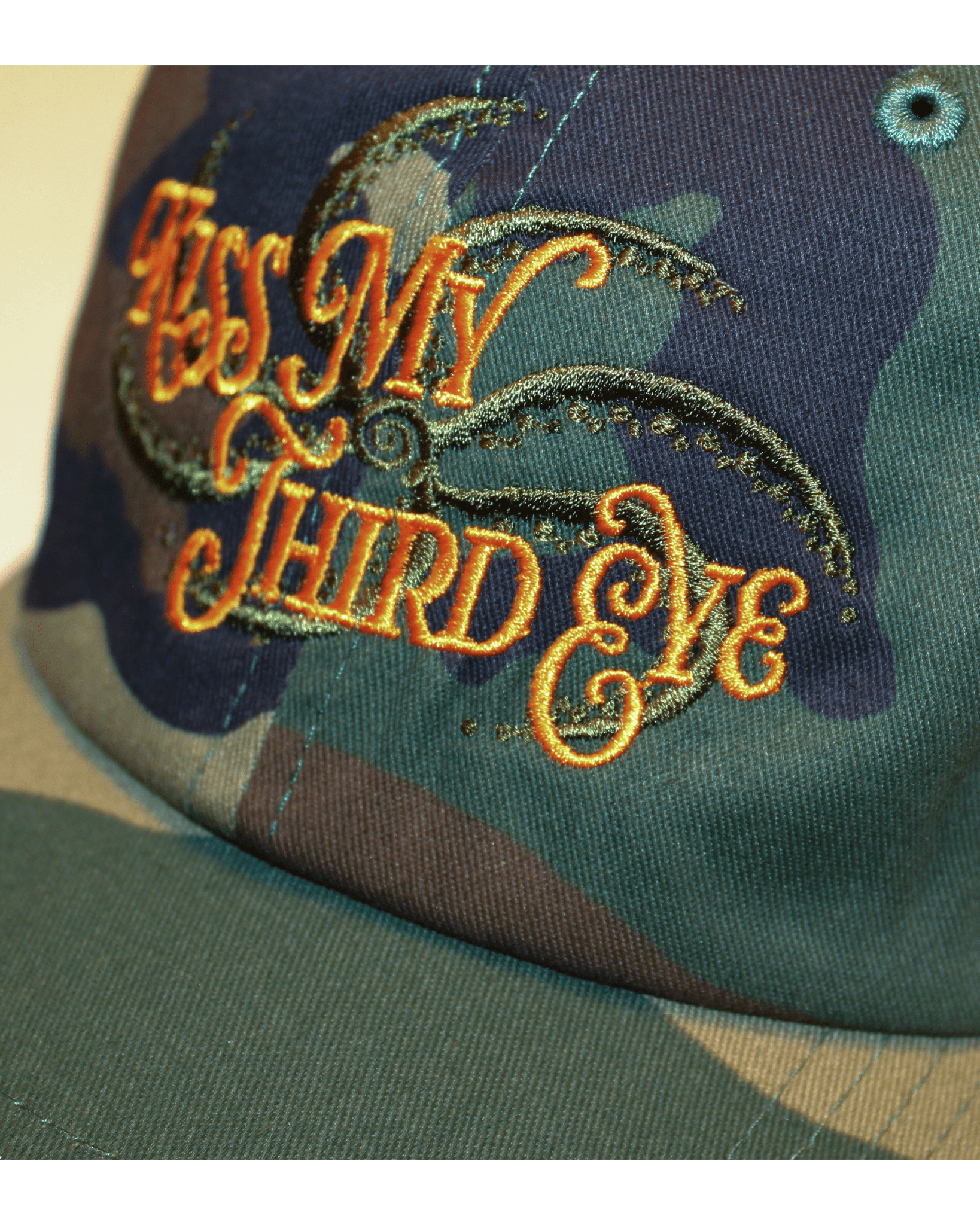MAGOODZ 🔯 魔具ッZ - Kiss My Third Eye Embroidered Cap 商品画像 - DB&BAR