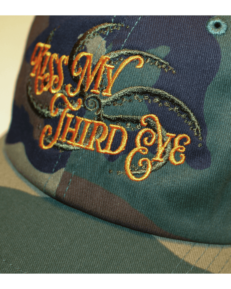 MAGOODZ 🔯 魔具ッZ - Kiss My Third Eye Embroidered Cap 商品画像 - DB&BAR