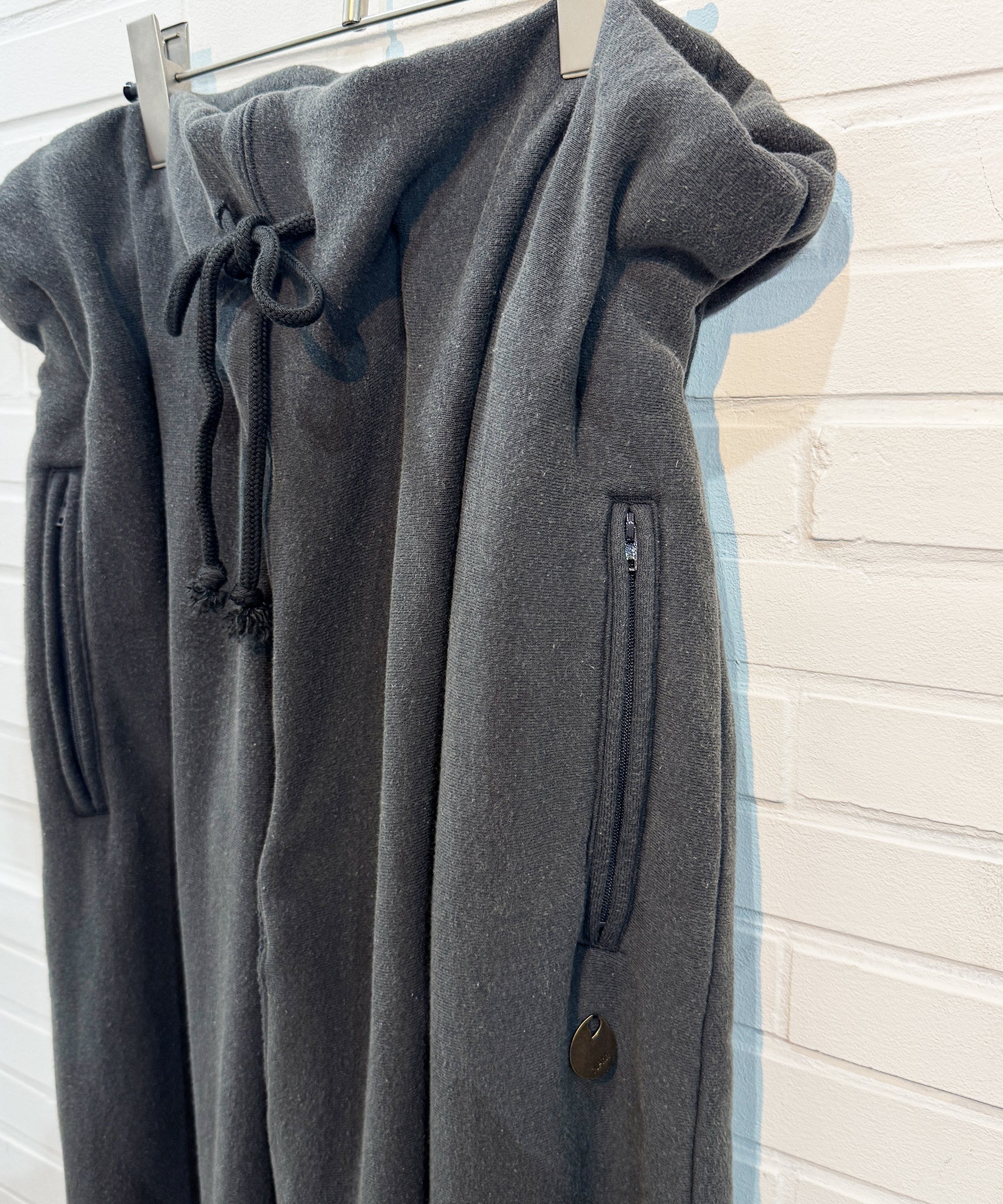 NAM - ACCORDION BREEZE SWEAT PANTS / SHADOW 商品画像 - DB&BAR