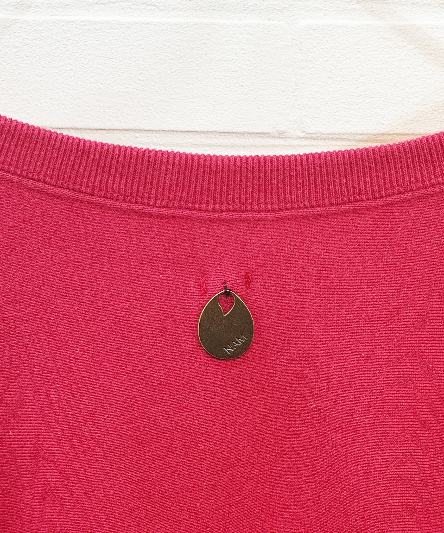 NAM - ACCORDION WORN NECK SWEAT / RED 商品画像 - DB&BAR