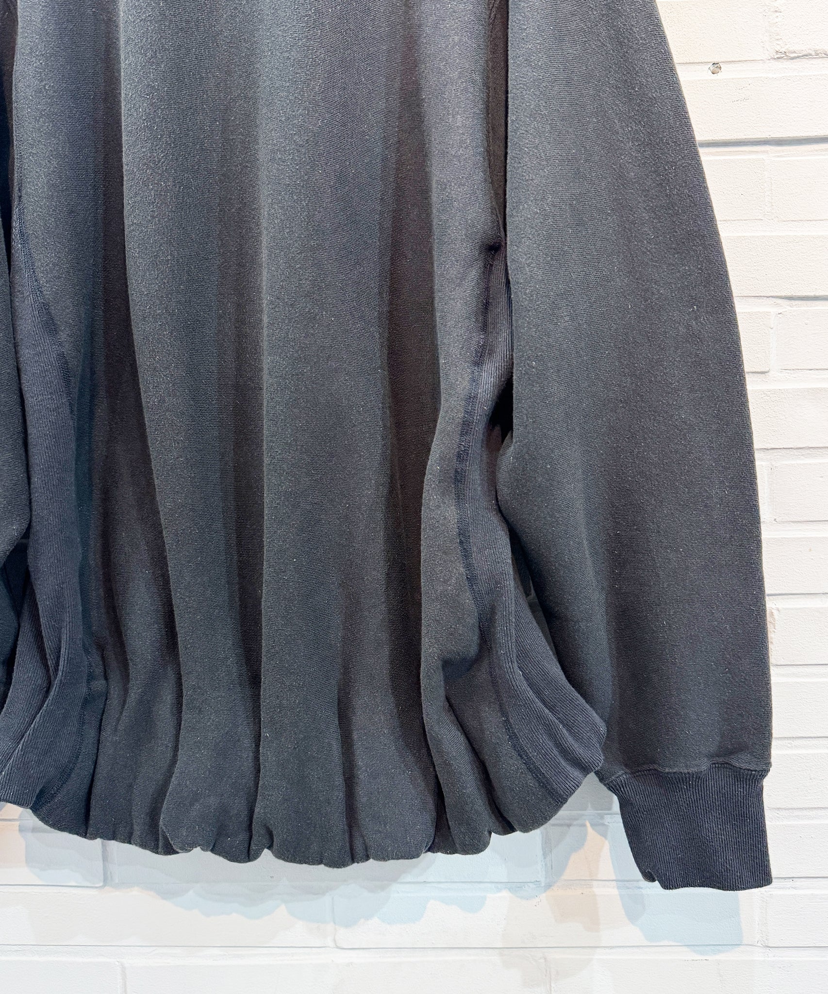 NAM - ACCORDION WORN NECK SWEAT / SHADOW - DB&BAR