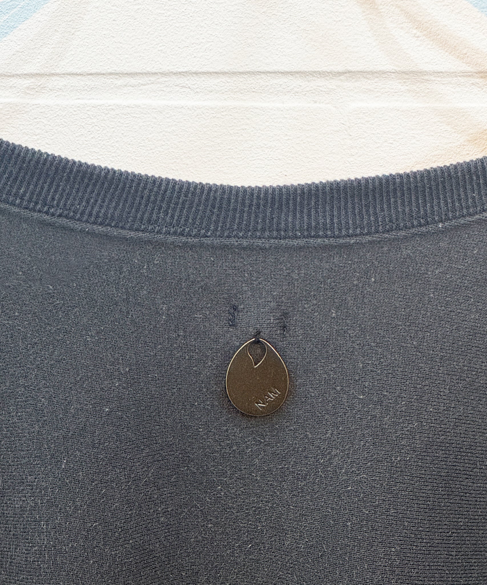 NAM - ACCORDION WORN NECK SWEAT / SHADOW - DB&BAR