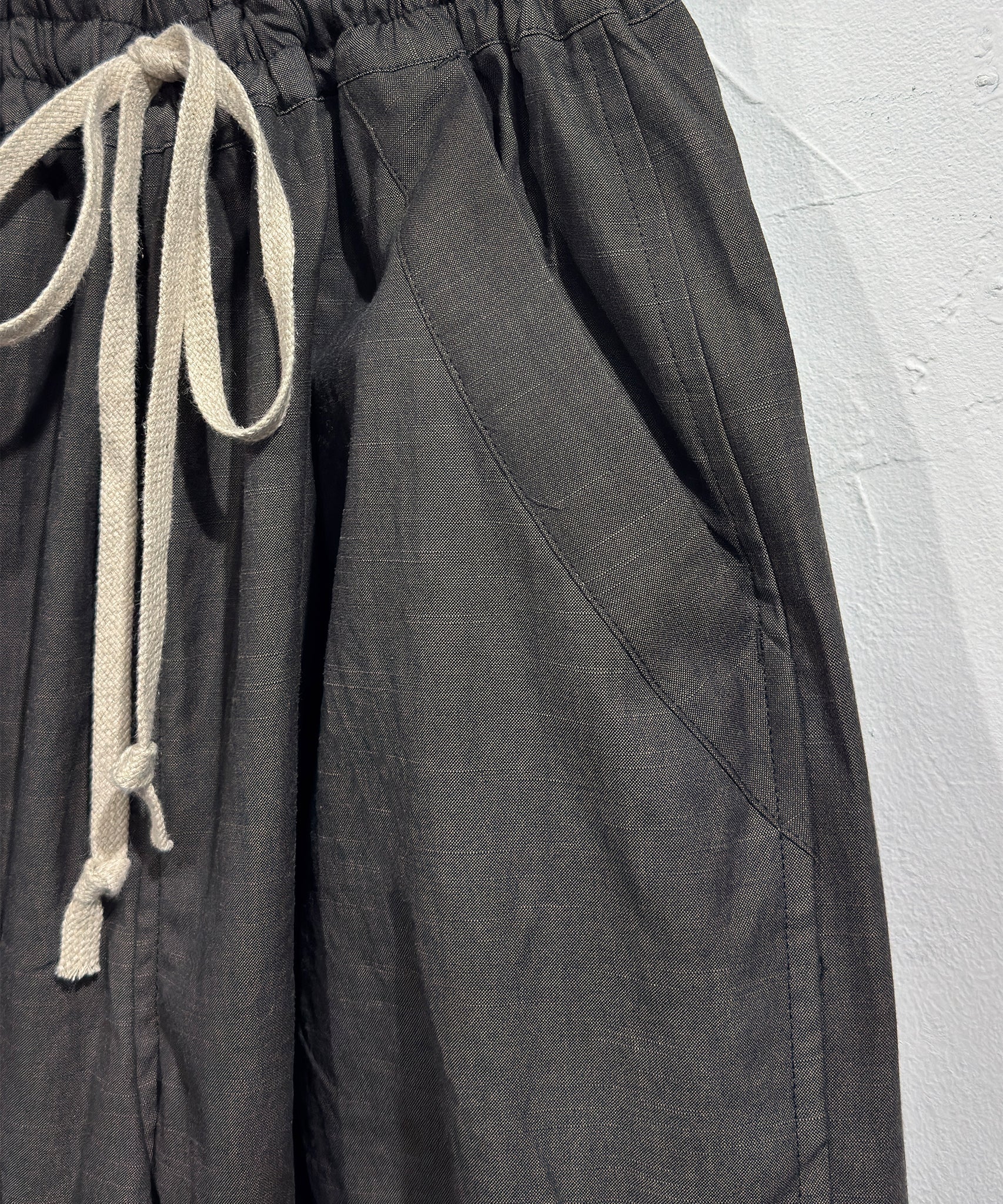 O PROJECT - EASY WIDE PANTS / DARK SUMI - DB&BAR