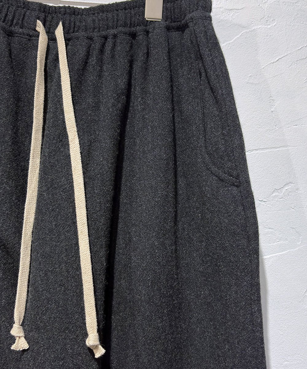 O PROJECT - PLAIN TROUSERS / ANTHRACITE 商品画像 - DB&BAR