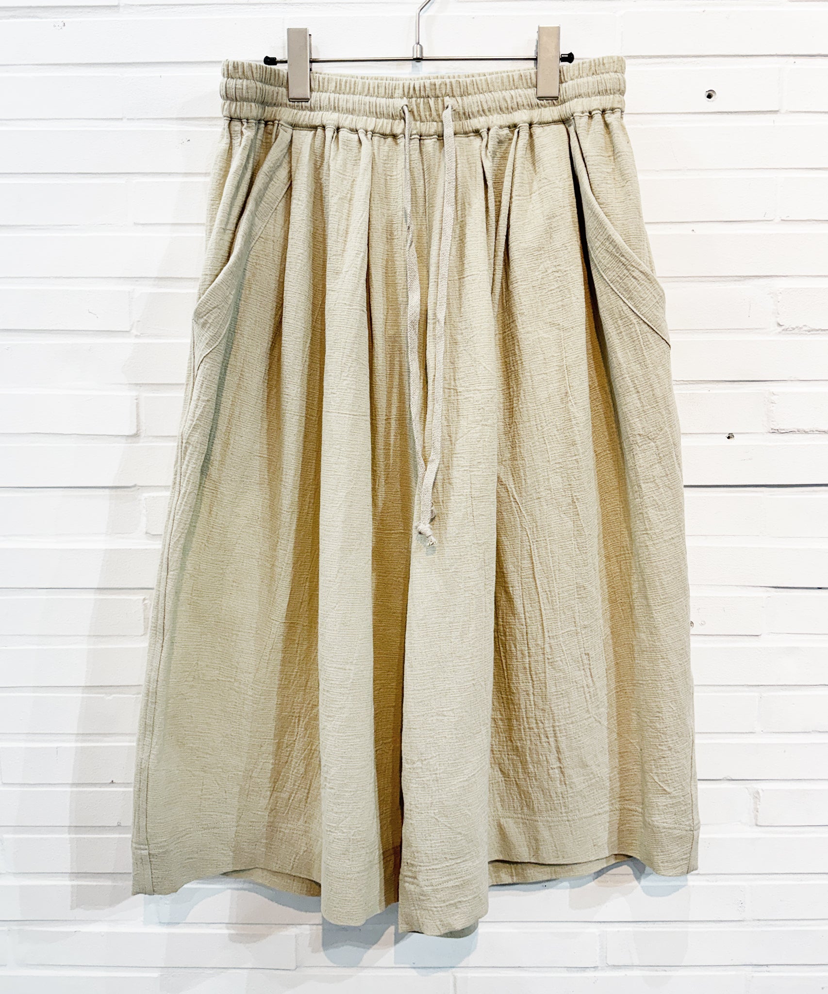 O PROJECT - WIDE FIT SHORT PANTS - DB&BAR
