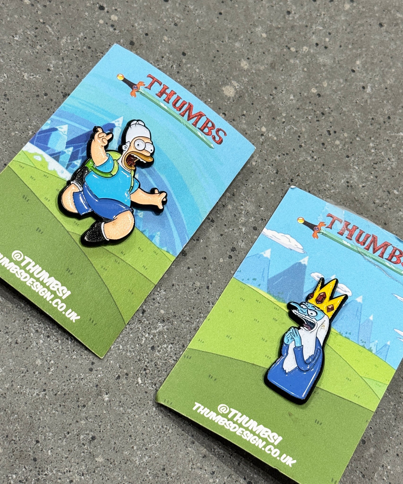 VINTAGE - PIN BADGE SET by THUMBS10 - DB&BAR
