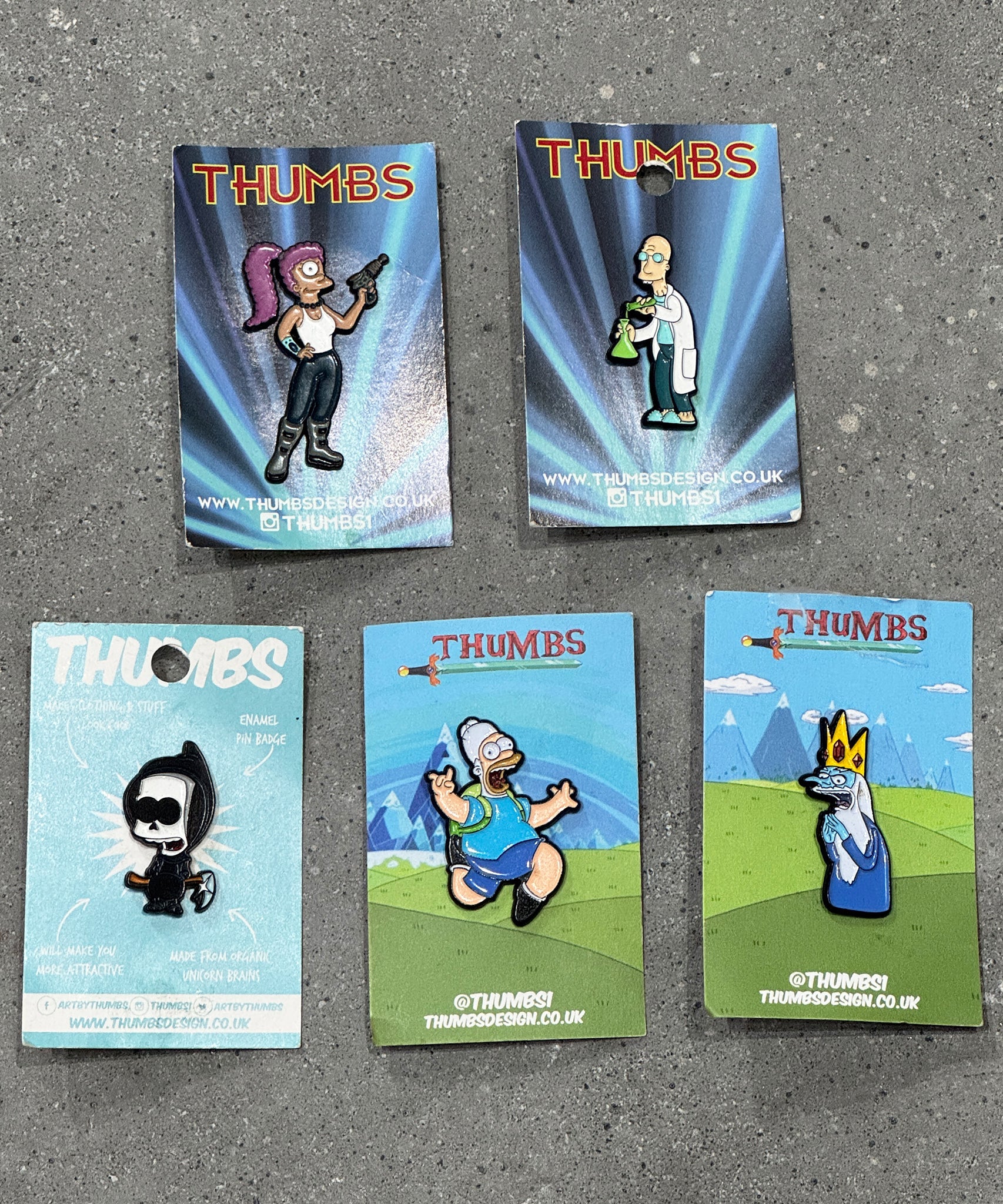VINTAGE - PIN BADGE SET by THUMBS10 - DB&BAR