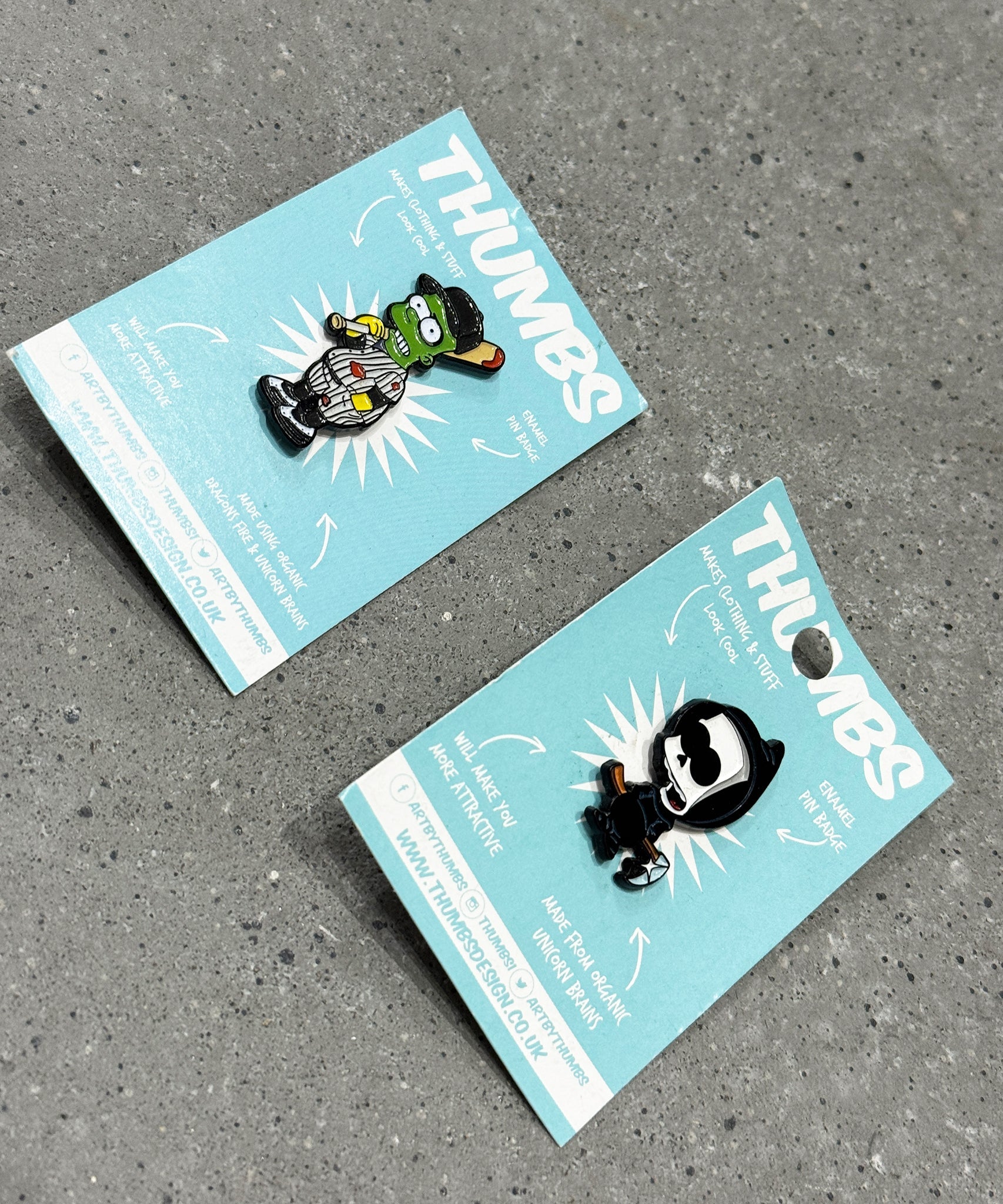 VINTAGE - PIN BADGE SET by THUMBS11 - DB&BAR