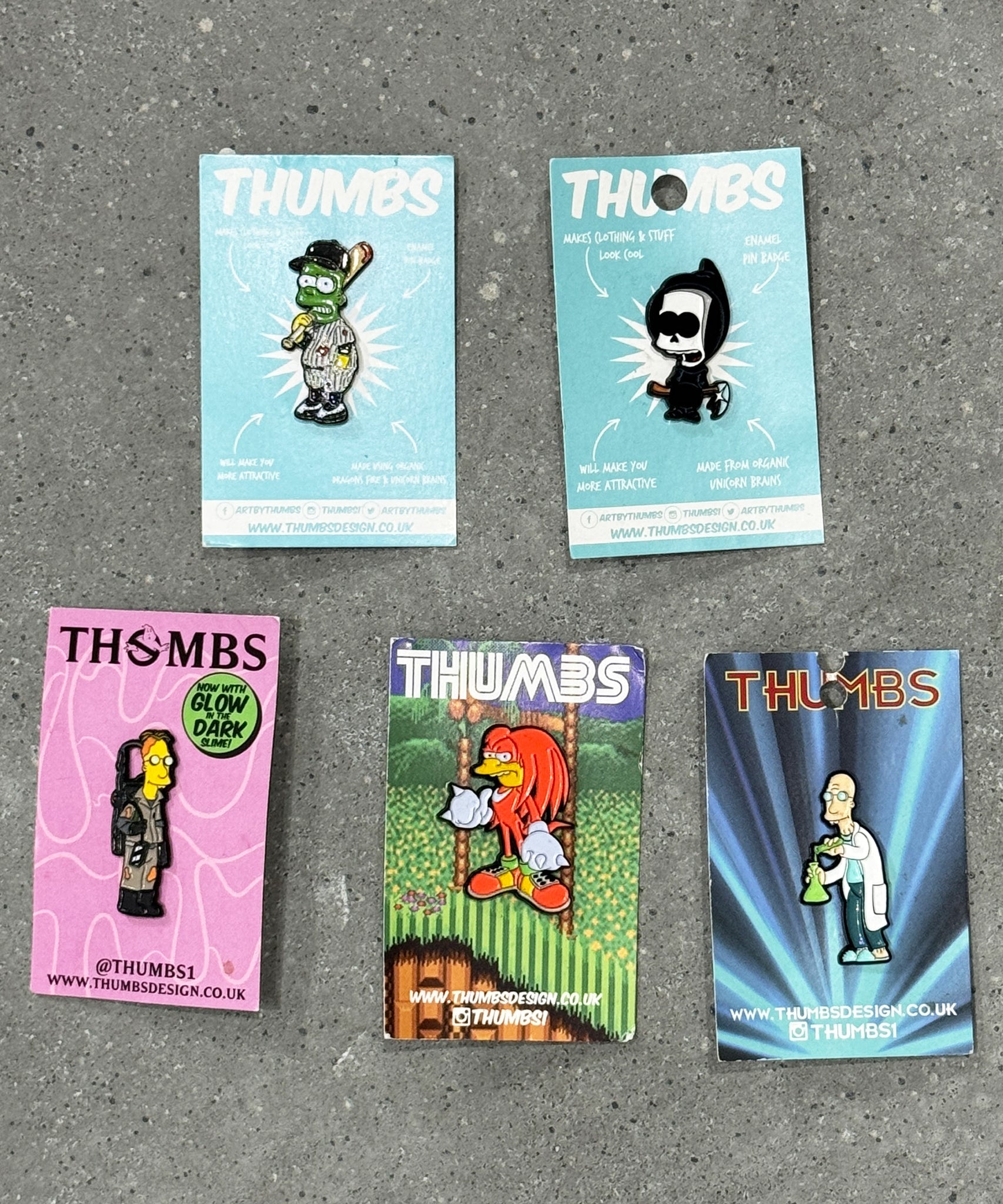 VINTAGE - PIN BADGE SET by THUMBS11 - DB&BAR
