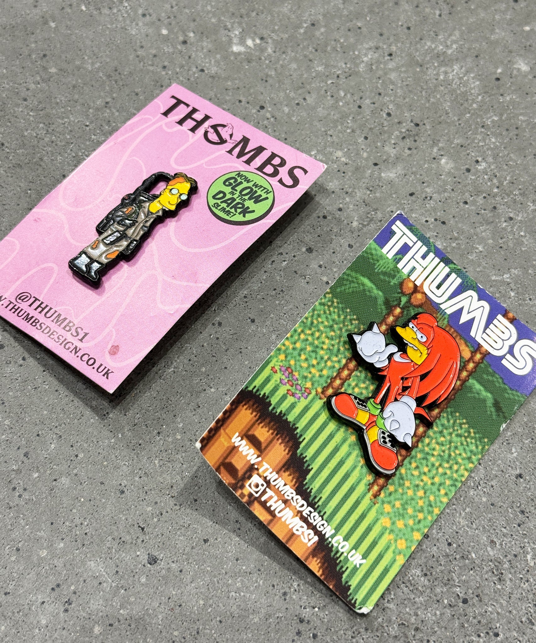 VINTAGE - PIN BADGE SET by THUMBS11 - DB&BAR
