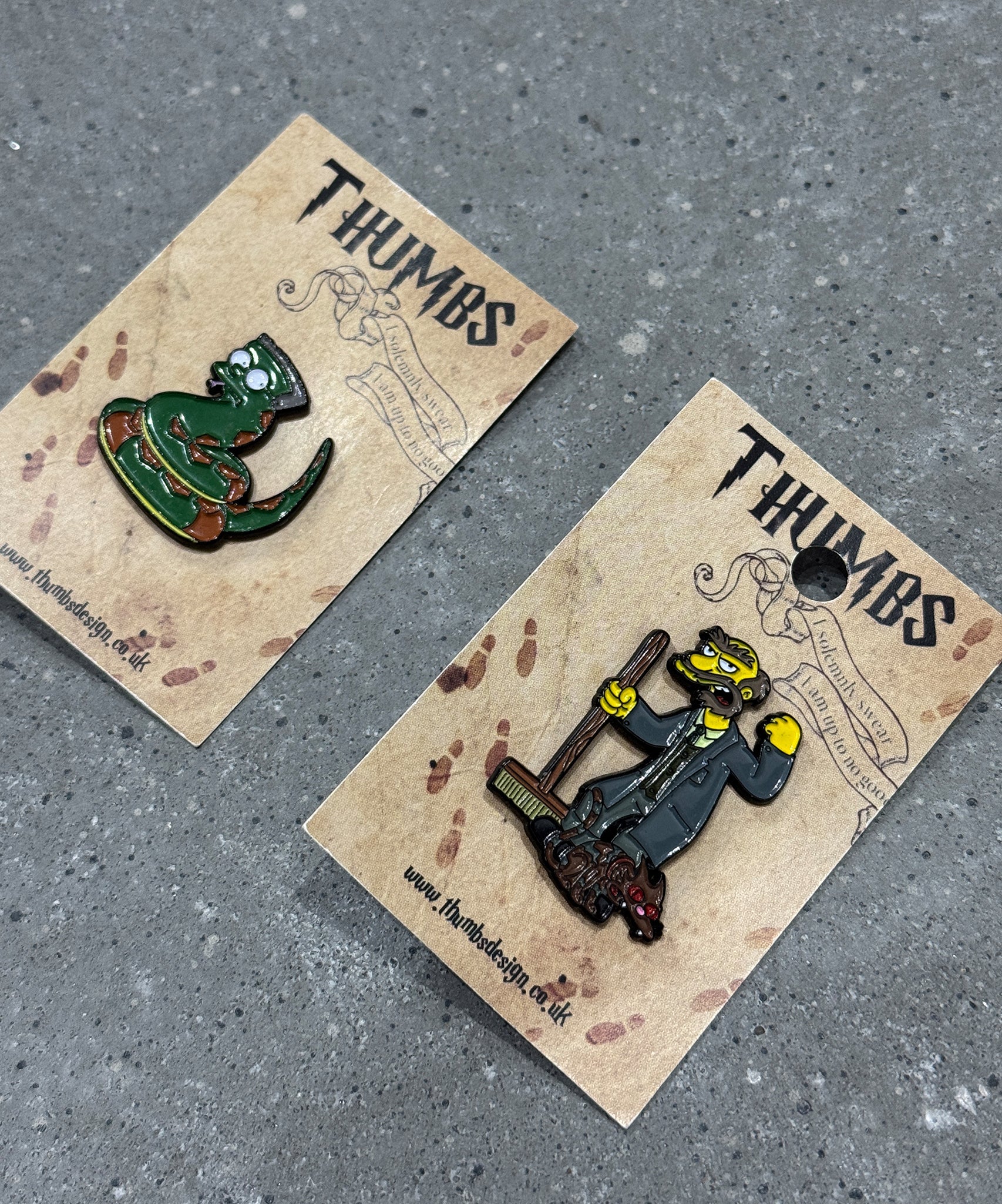 VINTAGE - PIN BADGE SET by THUMBS8 - DB&BAR